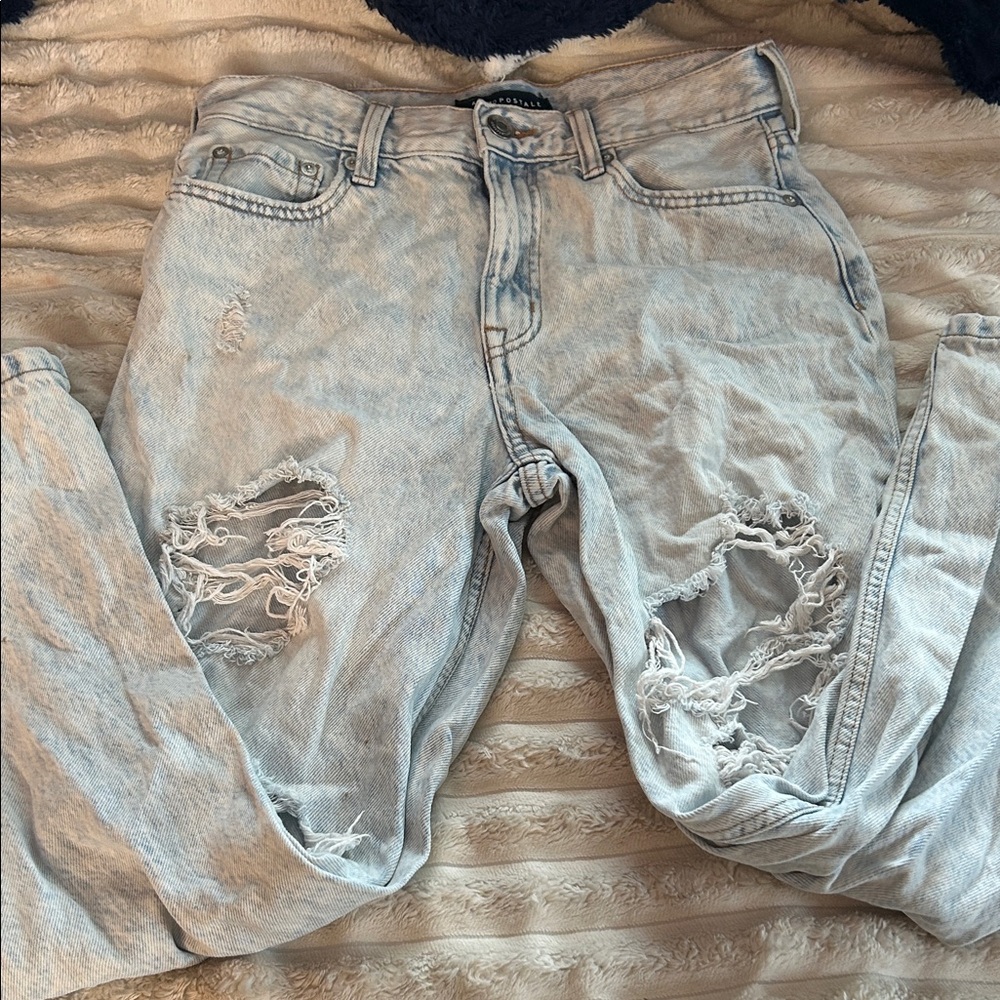 Aeropostale Light Wash High Rise Mom Jeans